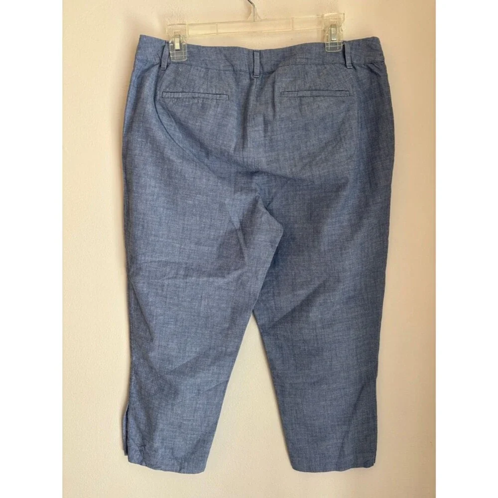 Talbots Women's perfect crop 100% cotton Blue Chambray Capri pants size 12P EUC